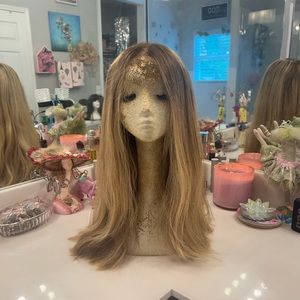 Look how pretty I am!  💯 Pre-owned Human Hair Wig/Sheitel!  No name on the wig!